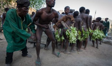 Tuhamenye : Muri Nigeria agace kitwa Adamawa hatuye ubwoko bw’abitwa Koma bucyambara ubusa kugeza na magingo aya