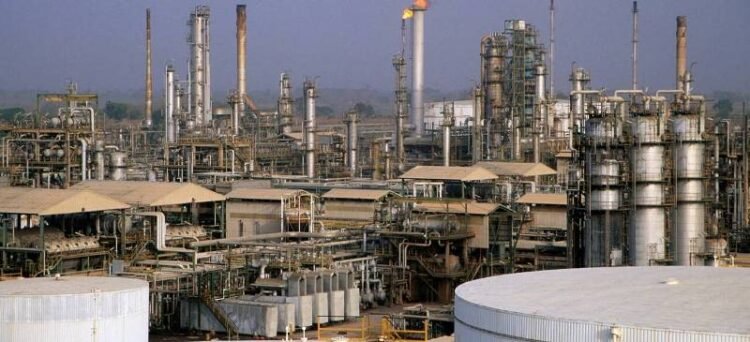 Intambara yo muri Ukraine ikomeje guhungabanya ibiciro bya gaze na peteroli