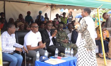 Ruhango: Imiryango 23 y’abarokotse Jenoside yakorewe Abatutsi mu 1994 yashyikirijwe inka