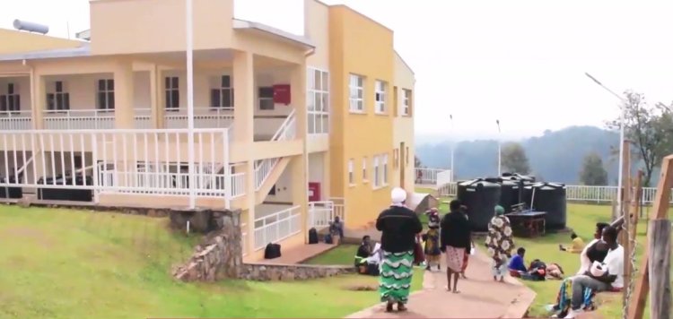 Huye: Abivuriza ku bitaro bya Kabutare babangamiwe no gusabwa kujya kugura imiti hanze yabyo.