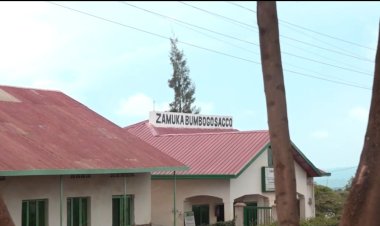 Abasenateri baravuga ko hakwiye gushyirwaho itegeko risaba buri munyarwanda ukora kugira amafaranga yizigamira.