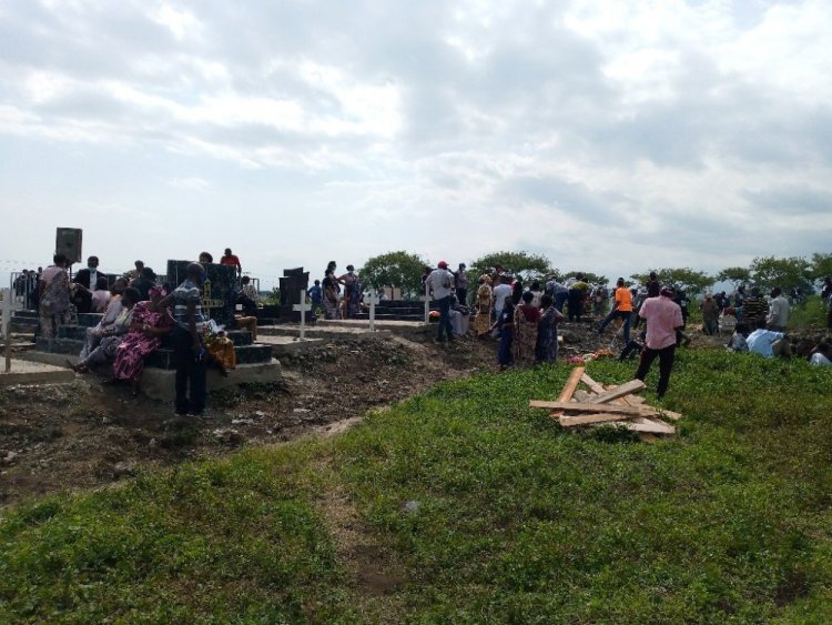 Nyabihu: Abahetsi baranengwa ku kinyabupfura gike cyo ku rwanira mu irimbi