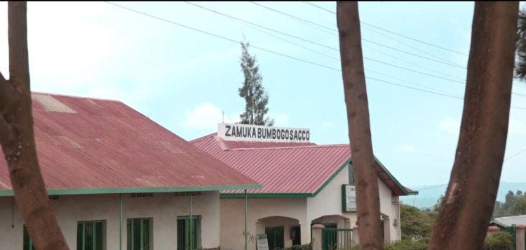 Abasenateri baravuga ko hakwiye gushyirwaho itegeko risaba buri munyarwanda ukora kugira amafaranga yizigamira.