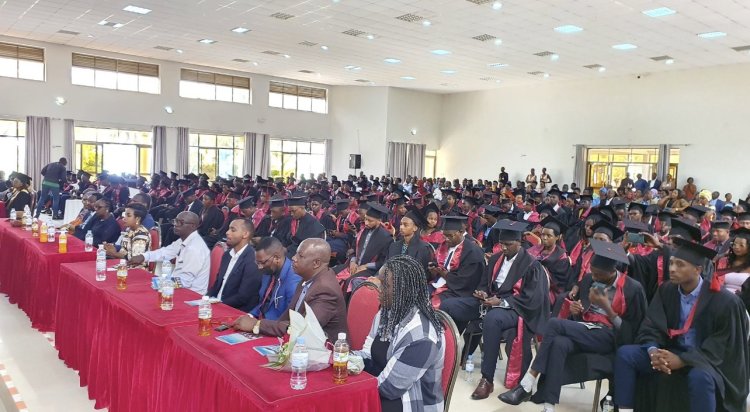 Ishyirahamwe ry’abunganira abatumiza n’abohereza ibicuruzwa mu mahanga ryatanze impamyabushobozi