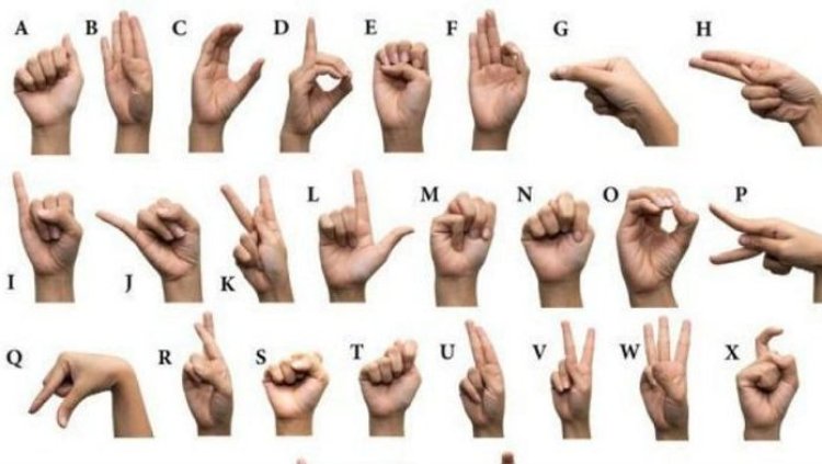 Abafite ubumuga bwo kutumva no kutavuga barasaba ibigo by’itumanaho guhugura abakozi babyo ku rurimi rw’amarenga.