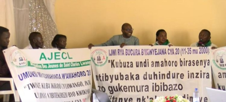 Abavutse mu kinyejana cya 21 biyemeje kuba ikiraro cy’amahoro.