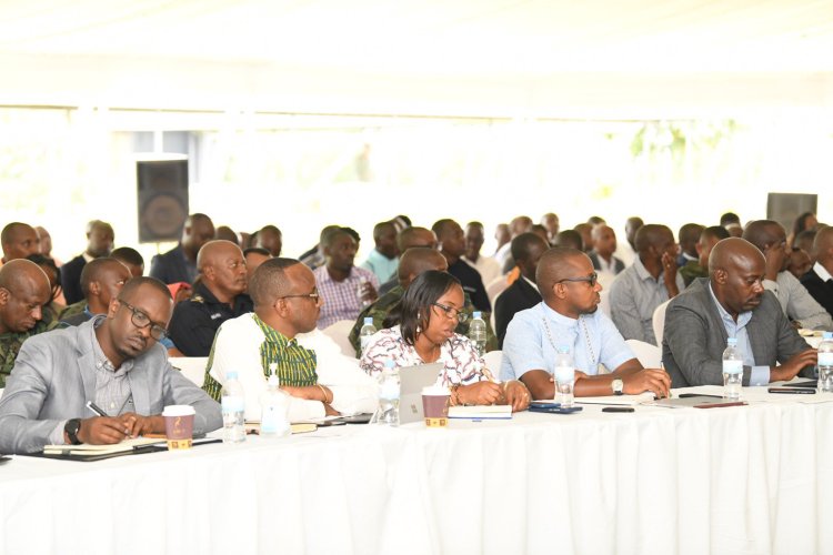 Iburasirazuba: Abayobozi barasabwa kureka ubunebwe bagacyemura ibibazo by'abaturage