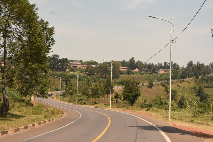 Rwamagana - Kayonza: Abaturage barishyuza rwiyemezamirimo wabambuye