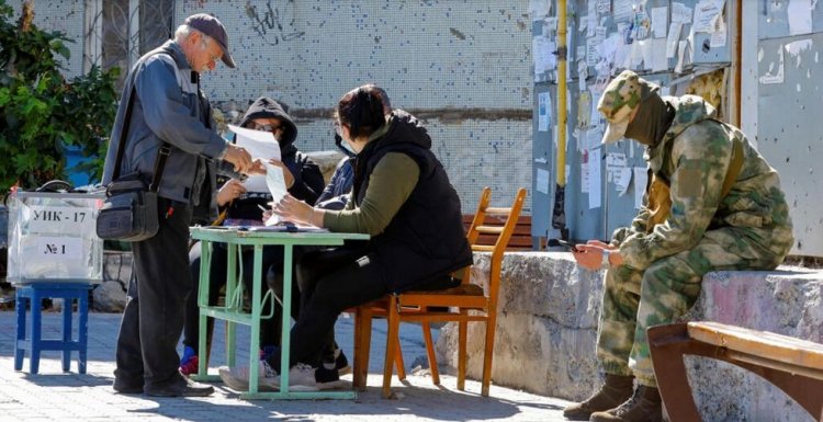 Ukraine: Zelensky  yasezeranyije kurengera abanya-Ukraine bari mu duce twatoreye kwiyomeka ku Burusiya.