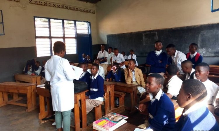 Ibisubizo n'imbogamizi ku kuringaniza amafaranga y'ishuri