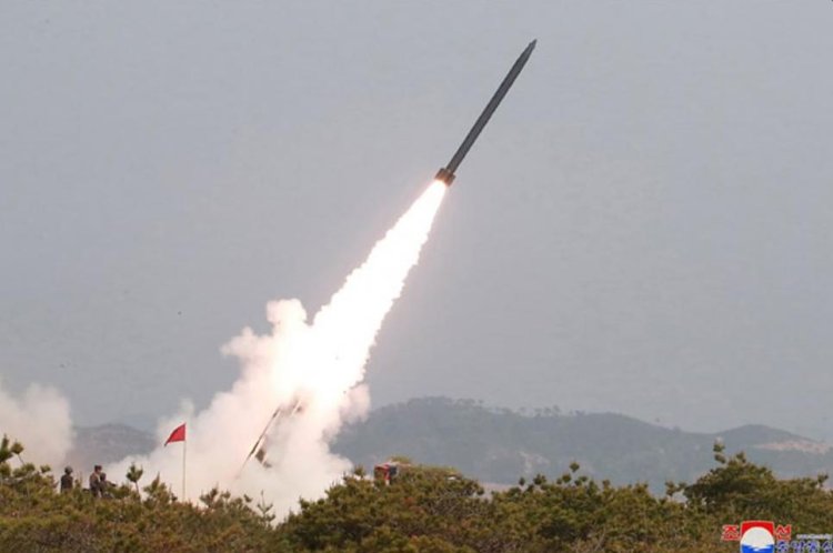 Korea ya Ruguru yarashe ibisasu bya misile bibiri mu kwihorera kuri Amerika na Korea y’Epfo.