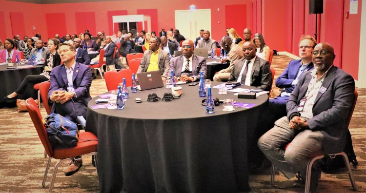 Inama n'imurikagurisha byo guteza imbere amashanyarazi y'imirasire y'izuba