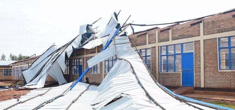 Gisagara: Ibyumba by’amashuli bishya 11 muri 14 bigize ikigo byasenywe n’umuyaga.