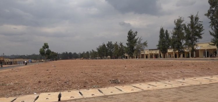 Bugesera: Abatuye muri santere ya Ruhuha barasaba ko hagati y'ibice bya kaburimbo hashyirwa ubusitani