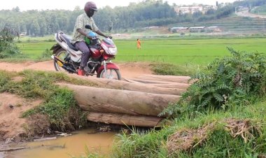 Huye: Abakoresha umuhanda " Gahenerezo - Kabuga" babangamiwe n'iteme ryangiritse