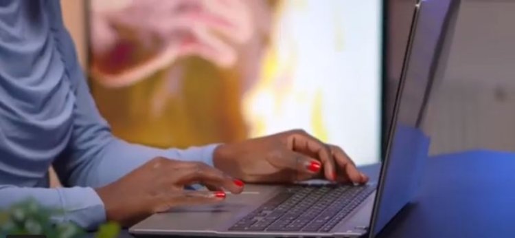 Haracyari urugendo kugira ngo buri munyeshuli wiga TVET abone mudasobwa.