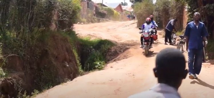 Huye:Abakoresha umuhanda Gahenerezo-Matyazo babangamiwe n’impanuka ziterwa n’iyangirika ryawo.