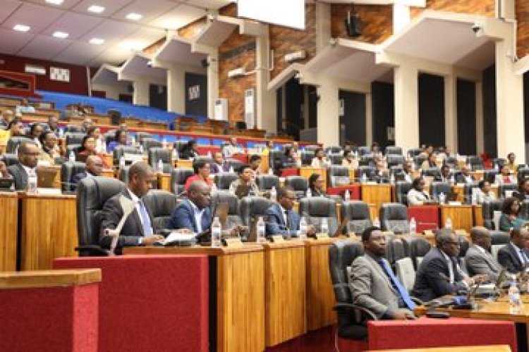 Abasenateri barasaba kongera imbaraga mu bigo bikorerwa igenzura ryimbitse ku ikoreshwa ry’ingengo y’imari