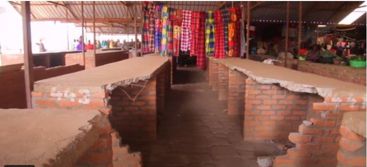 Burera: Umugabo ufite uburwayi bwo mu mutwe arasabirwa ubuvuzi kuko ari gusenya isoko rya Gahunga!