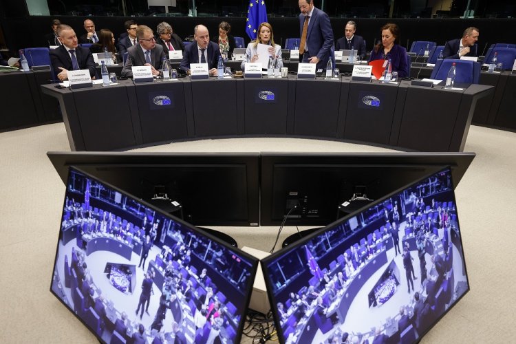 Ruswa: Eva Kaili  wari Visi perezida wa EU yegujwe n’Inteko ishinga amategeko y’Uburayi.