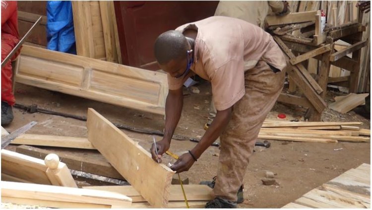 Minisiteri y’abakozi ba leta n’umurimo irashishikariza urubyiruko kwihugura ku bijyanye no kwihangira umurimo