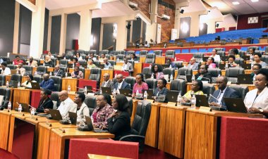 Abadepite bemeje ko bagiye gutumiza Minisitiri w’Ibikorwaremezo mu gihe kitarenze amezi 4