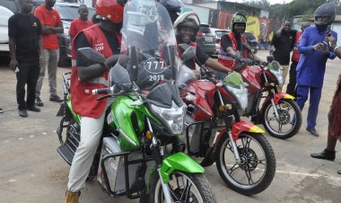 Hari abamotari bemeza ko gukoresha moto zikoresha amashanyarazi byabarinze gutakaza amafaranga yabo