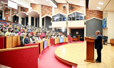 Perezida wa Sena y’u Rwanda avuga ko hakwiye kujyaho uburyo bwo kuvugurura amategeko akumira ruswa