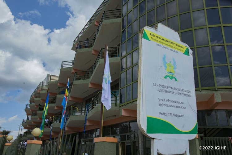 Kaminuza ya East African University Rwanda yatanze buruse ku banyeshuri 121