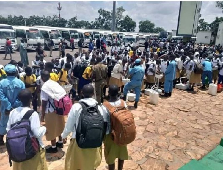 Gutinda kujya ku ishuli kw’abiga baba mu bigo byatumye abagenzi basanzwe babura imodoka.