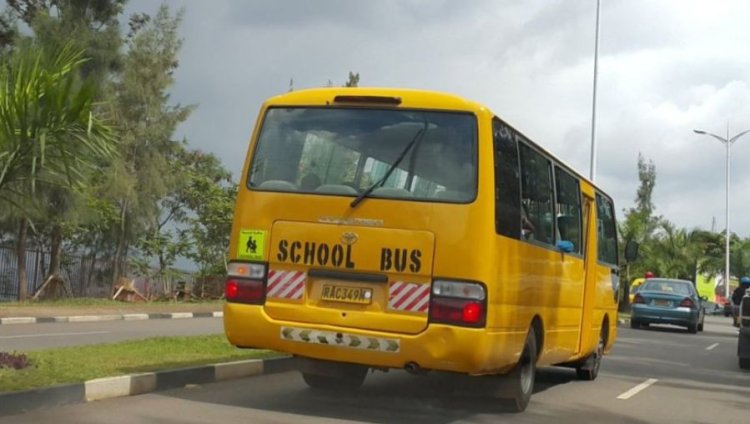 Ababyeyi bagaragaje impungege ku modoka zitwara abanyeshuli “School Bus”.