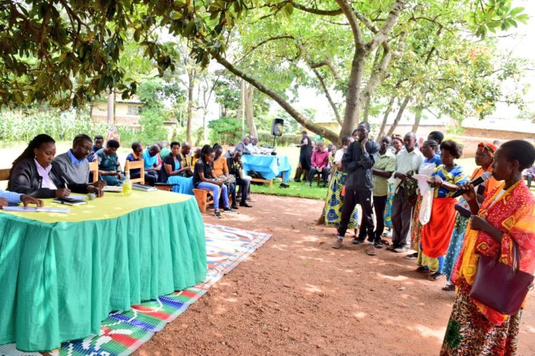 Gisagara: Umuvunyi mukuru yakiriye anakemura ibibazo by'abaturage