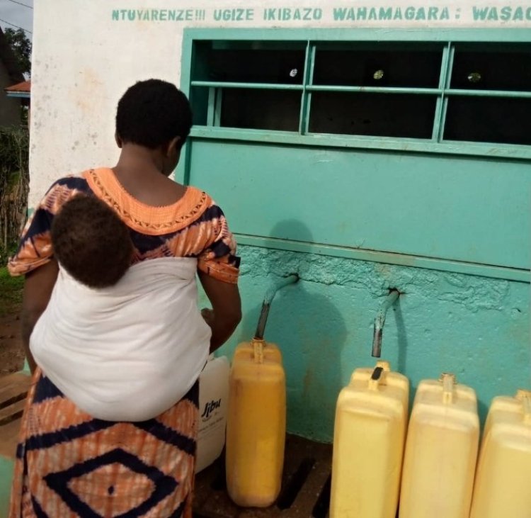 Ngoma: Abafite ibivomesho bidasukuye nta mazi bari guhabwa