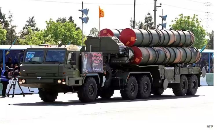 Siriya: abantu barindwi baguye mu gitero cyagabwe ku bikamyo bitwaye intwaro.