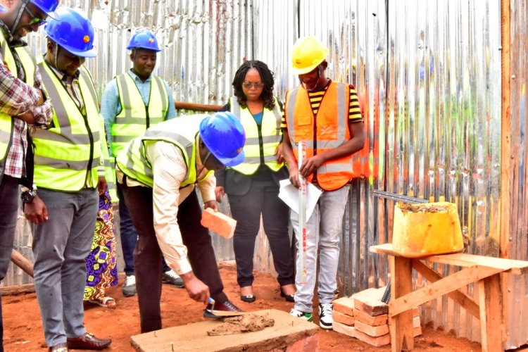 Ngoma : Abikorera bari kubaka inzu 2 z'ubucuruzi zigezweho