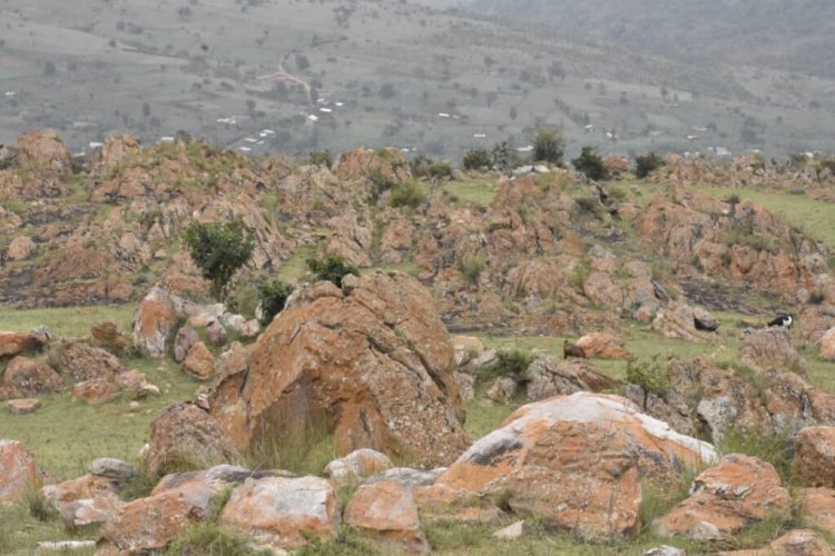 Kirehe: Hari amabuye y'ibitare agiye gukorwamo ibirahure