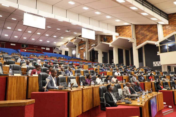 Abadepite basabye ubusobanuro ku bijyanye n’ikoranabuhanga rikoreshwa mu gutanga ibyangombwa byo kubaka