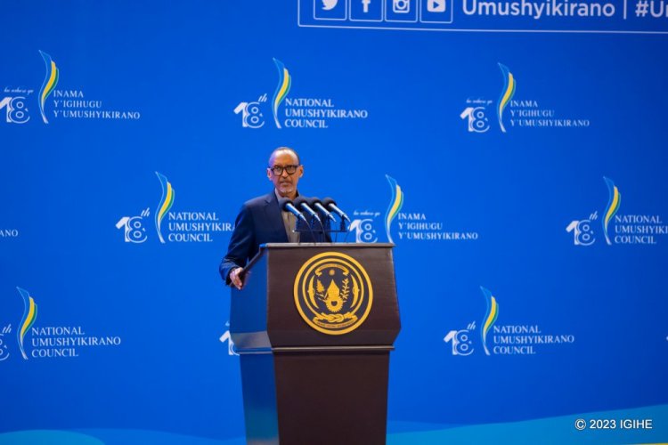 Perezida Kagame yongeye kugaruka ku kibazo cy’abayobozi bahora mu nama bakibagirwa guha serivise abaturage