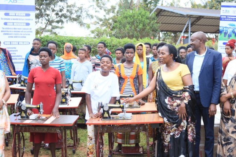 Rwamagana: Abagore n’abakobwa bakora umwuga w’ubudozi barasabwa kwifashisha ikoranabuhanga