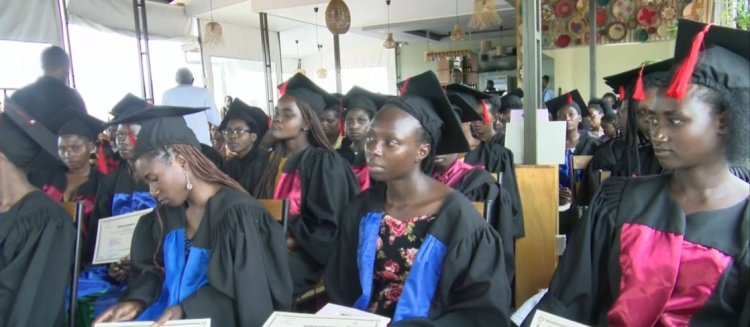 Abana b’abakobwa babyariye iwabo barashima ADTS yabafashije kwiga imyuga ubu bakaba bagiye kwikura mu bukene