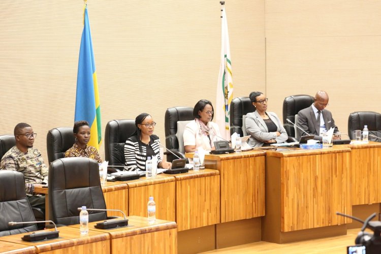 Abagore baracyagenda biguru ntege mu kwitabira kwibumbira mu makoperative