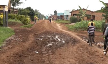 Kayonza: Abatuye ndetse n’abakoresha umuhanda Kabarondo - Kabura bahangayikishijwe n’iyangirika ryawo