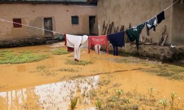 Nyabihu- Jenda: Abatuye mu Kagali ka Bugarama baratabaza kubera amazi agiye kubarengera!