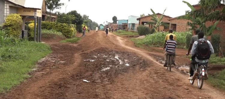 Kayonza: Abatuye ndetse n’abakoresha umuhanda Kabarondo - Kabura bahangayikishijwe n’iyangirika ryawo