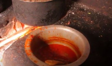 Gicumbi: Abakenera gufata amafunguro mu isoko rya Karambi barinubira umwanda wo muri za resitora zaho.