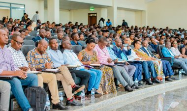 Minisiteri y’uburezi irasaba abarezi hamwe n’inzego zibanze gufatanya mu kurinda abana gusiba ishuri