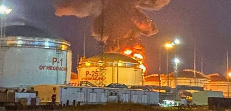 Uburusiya: inganda ebyiri zitunganyirizwamo peteroli hagabweho ibitero.