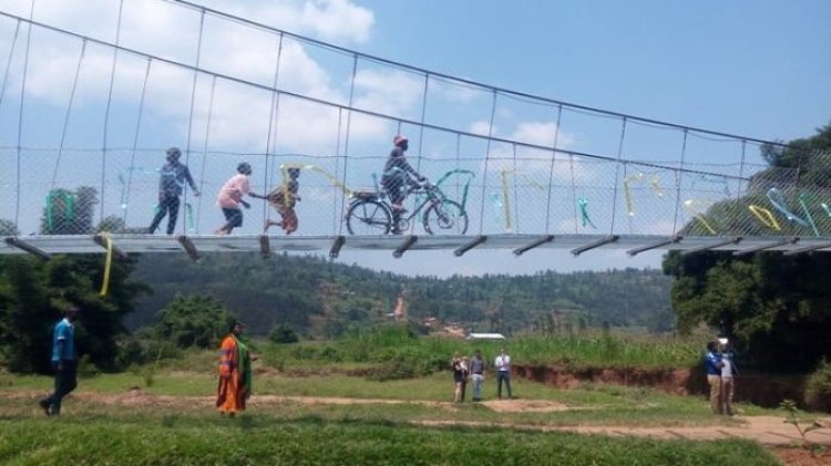 Huye:Barashima ko bubakiwe iteme ku mugezi watwaraga abantu.