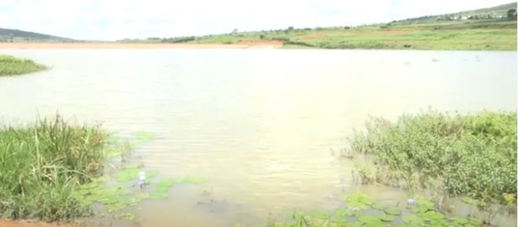 Rwamagana: Abatuye mu mudugudu wa Gahonogo bahangayikishijwe no gukoresha amazi mabi.