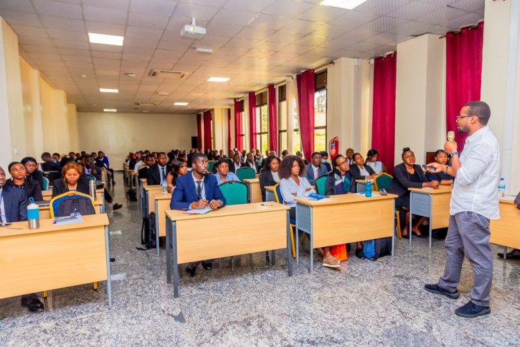 Bamwe mu banyeshuri biga iby’amategeko baravuga ko hakiri icyuho mu kuyubahiriza